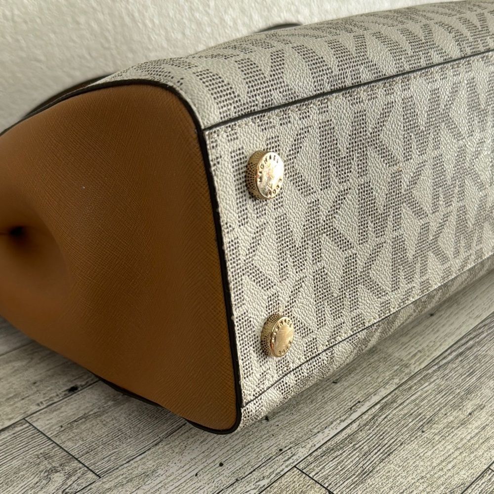 Michael Kors Cream and Tan Signature Satchel - Picture 8 of 17